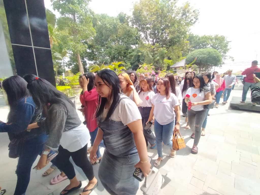 Ratusan Mbak-mbak Purel Geruduk DPRD Kabupaten Pasuruan