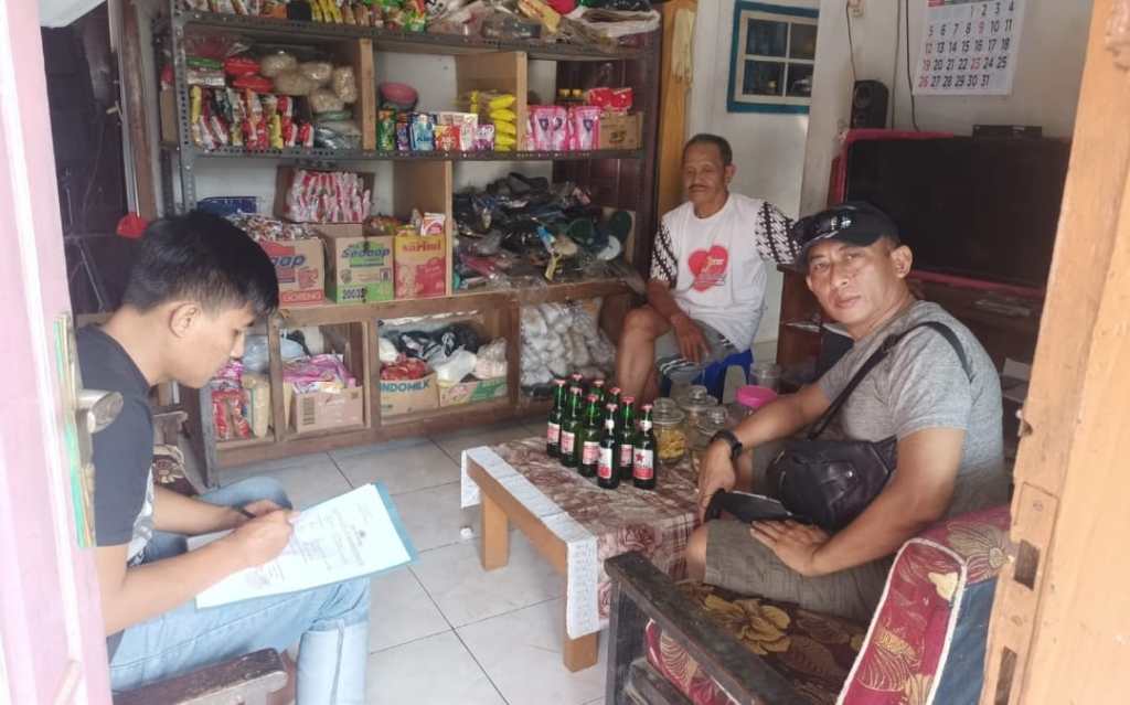 Gerebek Miras, Tiga Penjual dan Ratusan Botol Diamankan