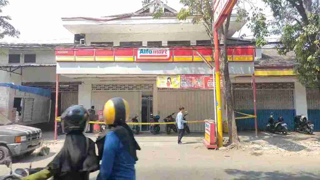 Perampokan di Alfamart Kraksaan Digagalkan Emak-emak hingga Ngatima Nabung di Kresek Untuk Haji | Koran Online 16 Mei