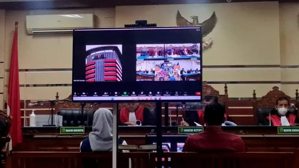 Mantan Bupati Probolinggo Jalani Sidang Perdana Gratifikasi dan TPPU di PN Tipikor&nbsp;Surabaya