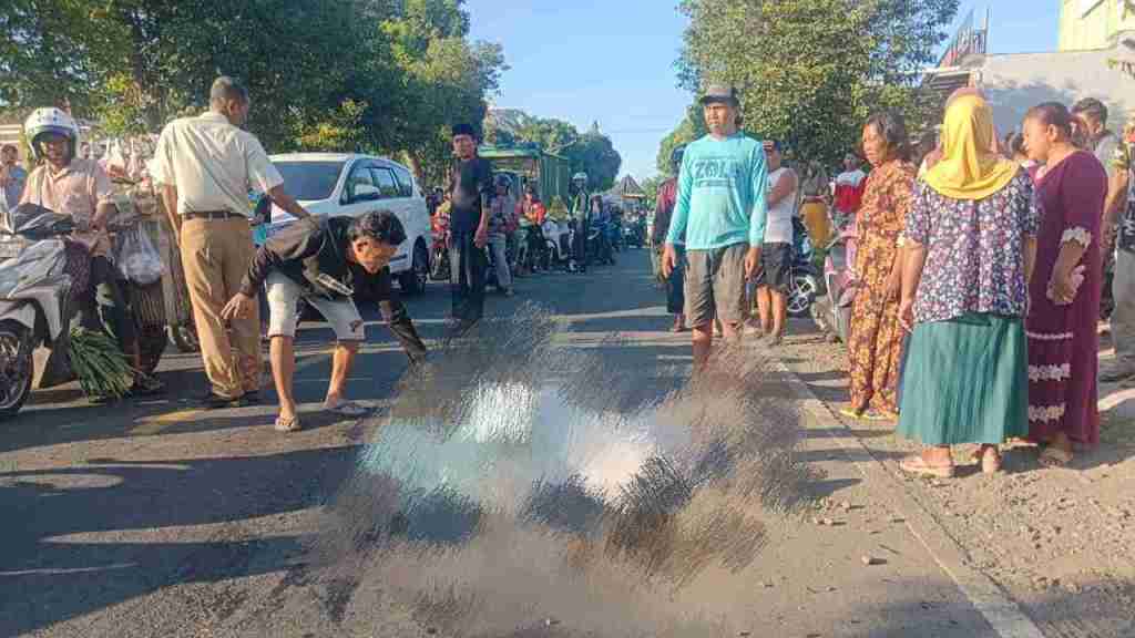 Tergesa-Gesa Berangkat, Pekerja di Probolinggo Tewas Terlindas Truk