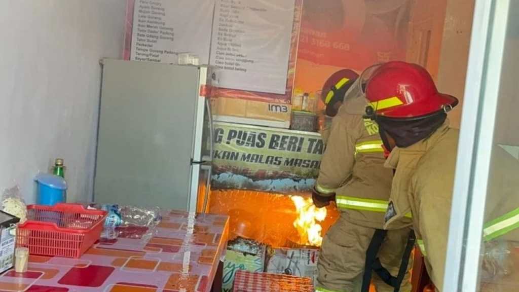 Kebakaran Hampir Ludeskan Rumah Makan Padang di Probolinggo