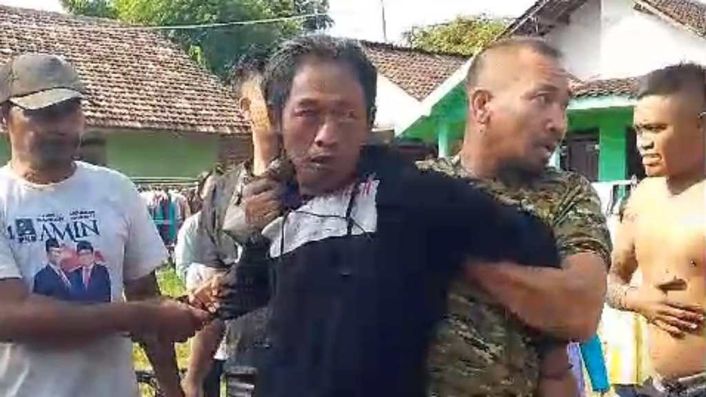 Gasak Motor Pencari Rumput, Maling di Pajarakan Dihajar Massa