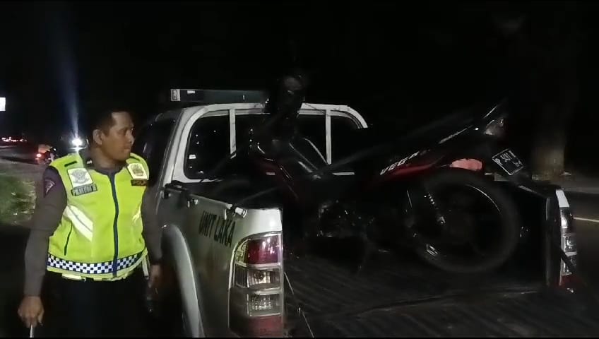 Gagal Salip Kiri, Karyawan Koperasi Tewas di Pantura Kraksaan