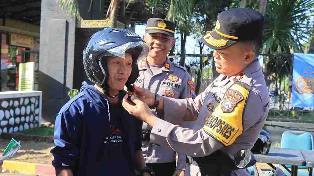 Gunakan Ponsel Saat Berkendara, Siap-siap Dapat ‘Surat Cinta’ Polantas