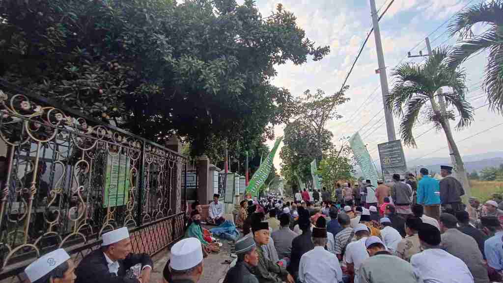 Jejak Spiritual: Ribuan Jamaah di Balik Manaqib dan Dzikrul Ghofilin