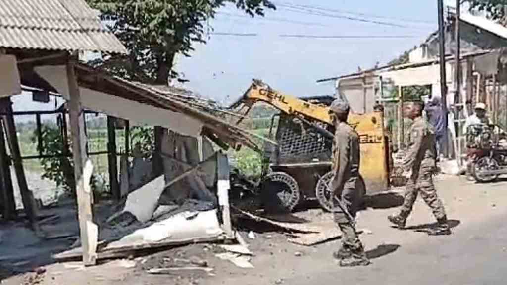 Belasan Warung Remang-remang di Paiton Dibongkar hingga Soroti Larangan Merokok di Tempat Ibadah dan Pendidikan | Koran Online 16 Juli