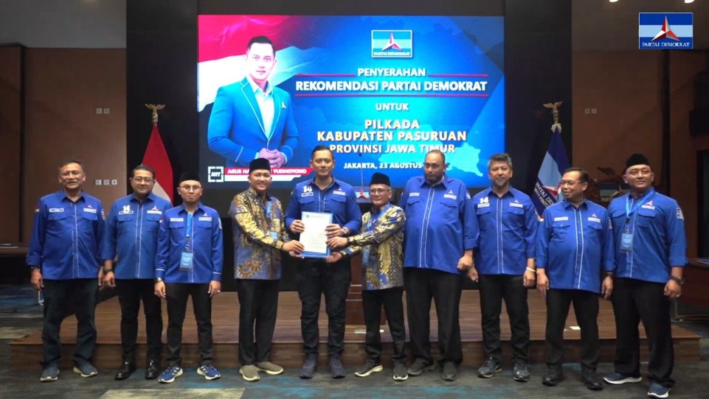 Agus Harimurti Yudhoyono Serahkan Langsung Dukungan Demokrat Untuk Rusdi-Gus&nbsp;Shobih