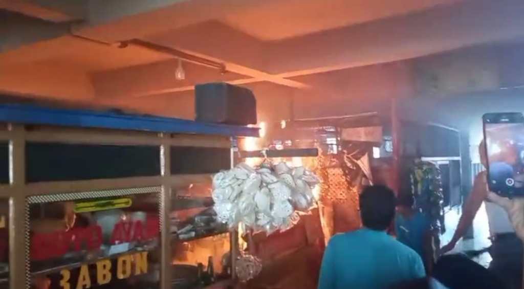 Warung Soto di Pasar Poncol&nbsp;Terbakar