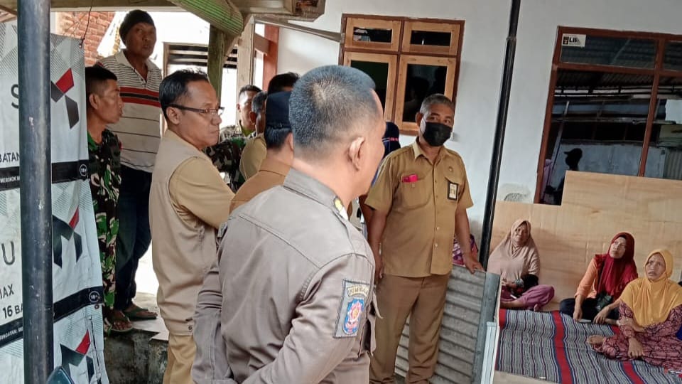 Rumah Warga di Probolinggo Digerebek Emak-Emak Gegara Pinjaman&nbsp;Fiktif