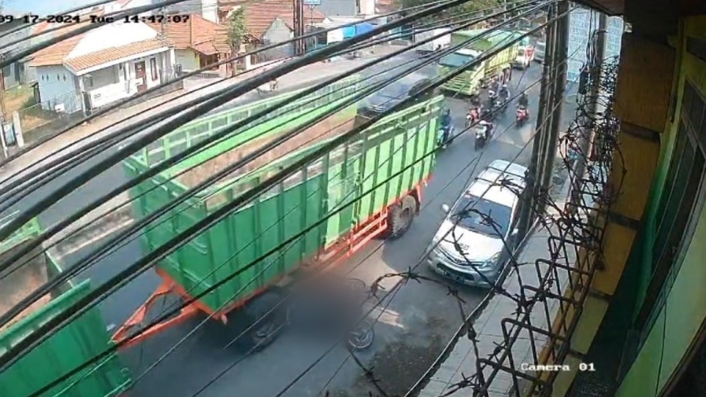 Pelajar SMA Tewas Terlindas Truk Gandeng di Gempol